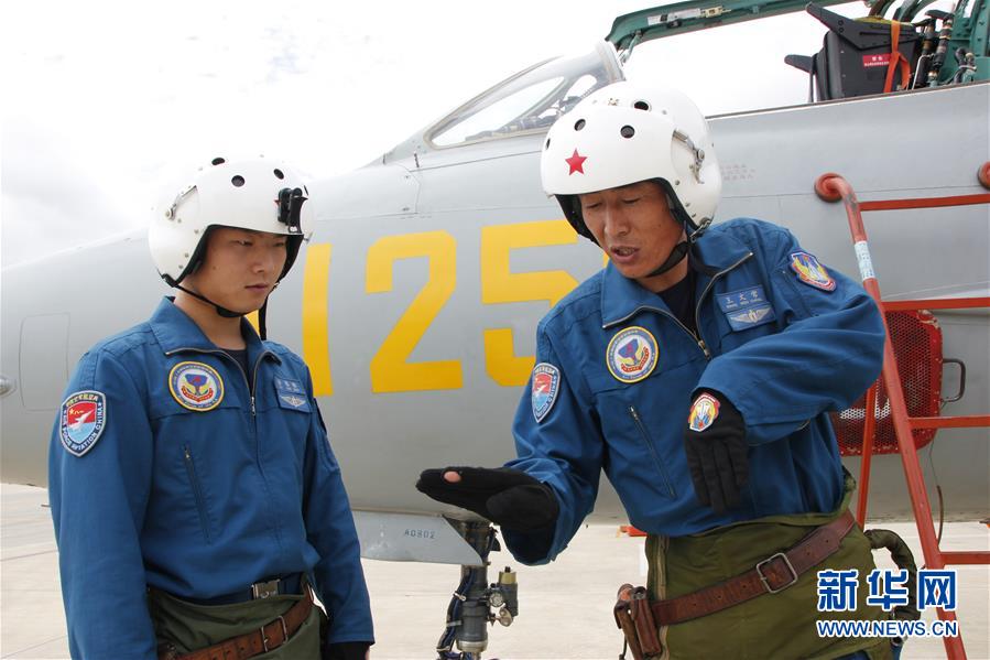 （圖文互動(dòng)）（6）5290小時(shí)！中國空軍殲擊機(jī)飛行紀(jì)錄保持者光榮停飛