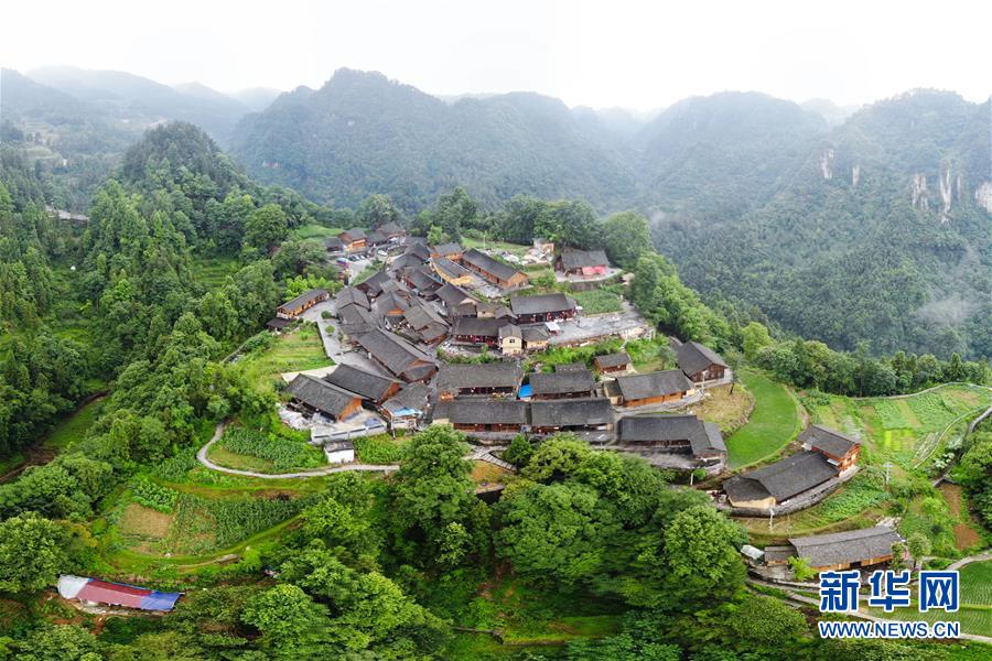 （新華全媒頭條·走向我們的小康生活·圖文互動）（7）那山，那人，那苗寨——十八洞村三代人的奮斗史