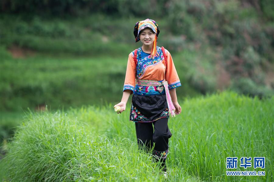 （新華全媒頭條·走向我們的小康生活·圖文互動）（4）那山，那人，那苗寨——十八洞村三代人的奮斗史