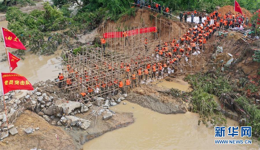 （防汛抗洪·圖文互動(dòng)）（10）洪水不退，子弟兵誓死不退——解放軍和武警部隊(duì)官兵參與洪澇災(zāi)害搶險(xiǎn)救援記事