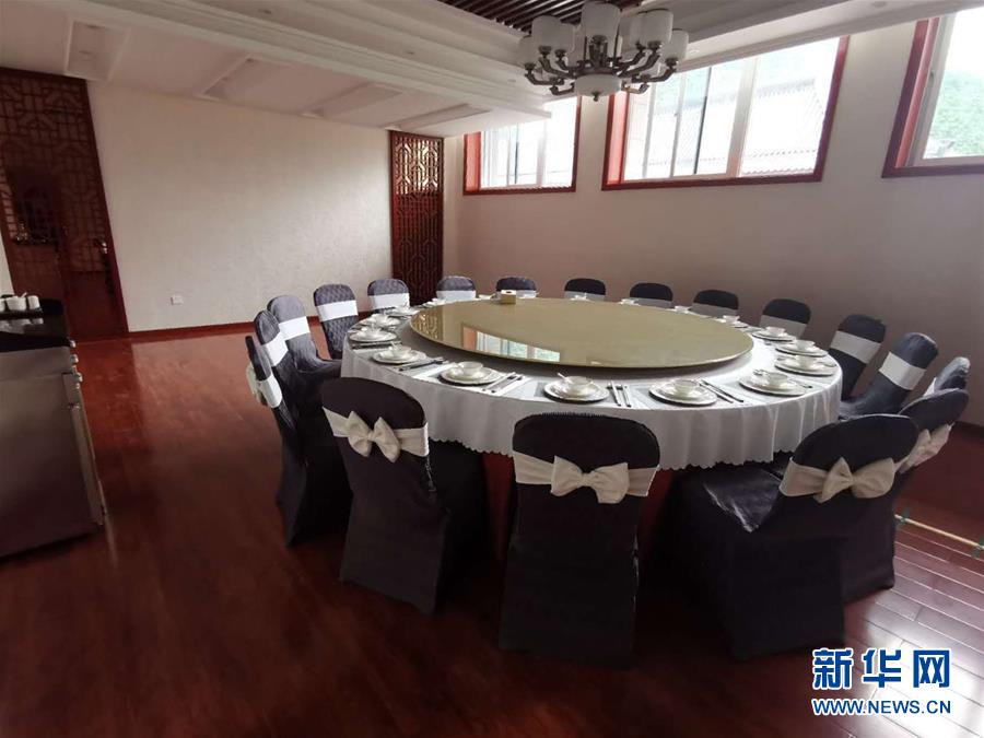（新華視點·圖文互動）（7）學(xué)校建漂亮點本無錯，為何這所“豪華中學(xué)”讓人困惑？