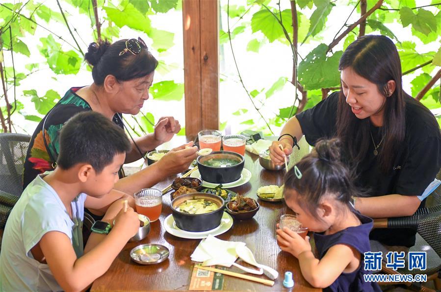 （在習(xí)近平新時(shí)代中國(guó)特色社會(huì)主義思想指引下——新時(shí)代新作為新篇章·習(xí)近平總書(shū)記關(guān)切事·圖文互動(dòng)）（6）珍惜盤(pán)中餐，狠剎浪費(fèi)風(fēng)——各地積極行動(dòng)堅(jiān)決制止餐飲浪費(fèi)