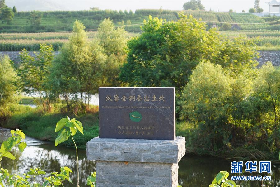 （走向我們的小康生活·圖文互動）（5）綠了青山，紅了日子——秦巴山區(qū)群眾繪出小康“調(diào)色板”
