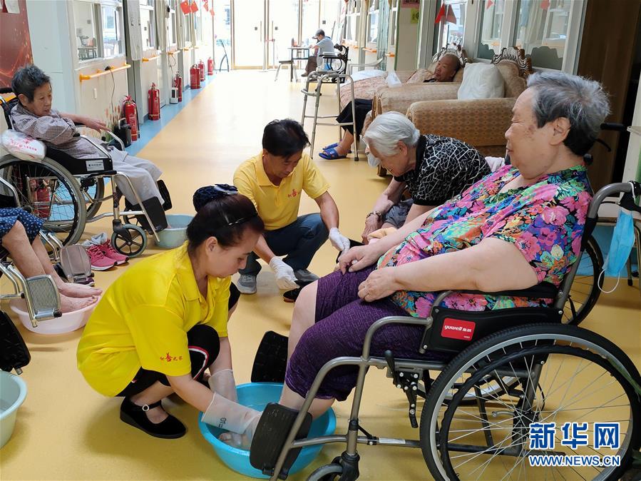 （走向我們的小康生活·圖文互動(dòng)）（3）北京“老有所養(yǎng)”的床邊、身邊、周邊事