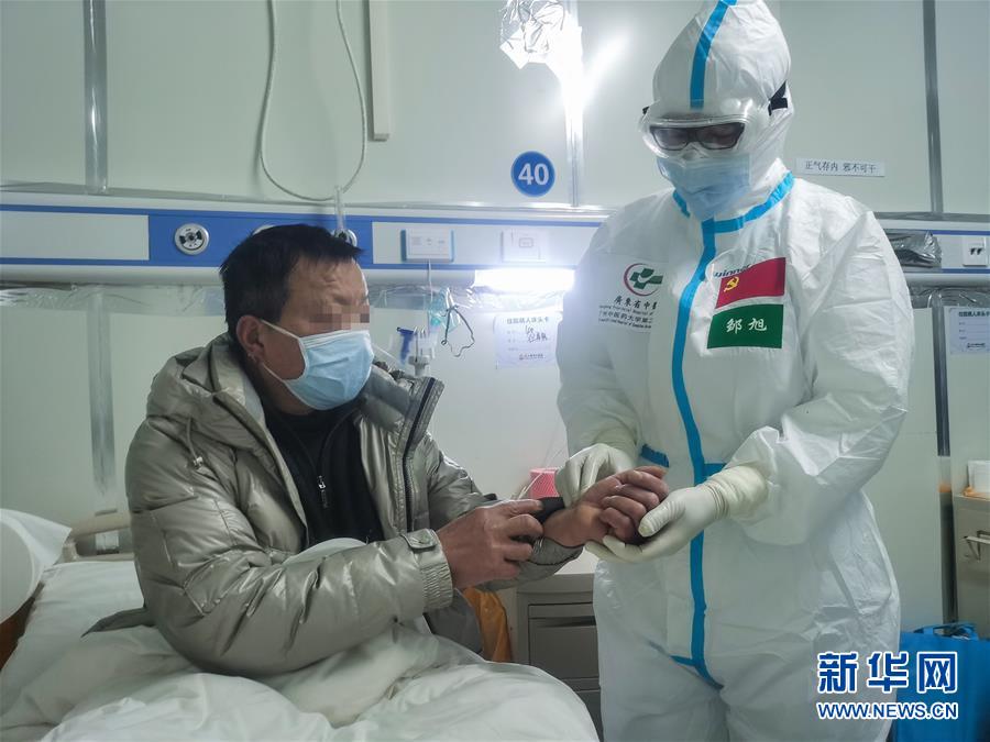 （抗疫一線醫(yī)務(wù)人員英雄群體·圖文互動）（2）合力護航生命之舟——遼寧、上海、廣東等醫(yī)療隊聯(lián)手決戰(zhàn)雷神山