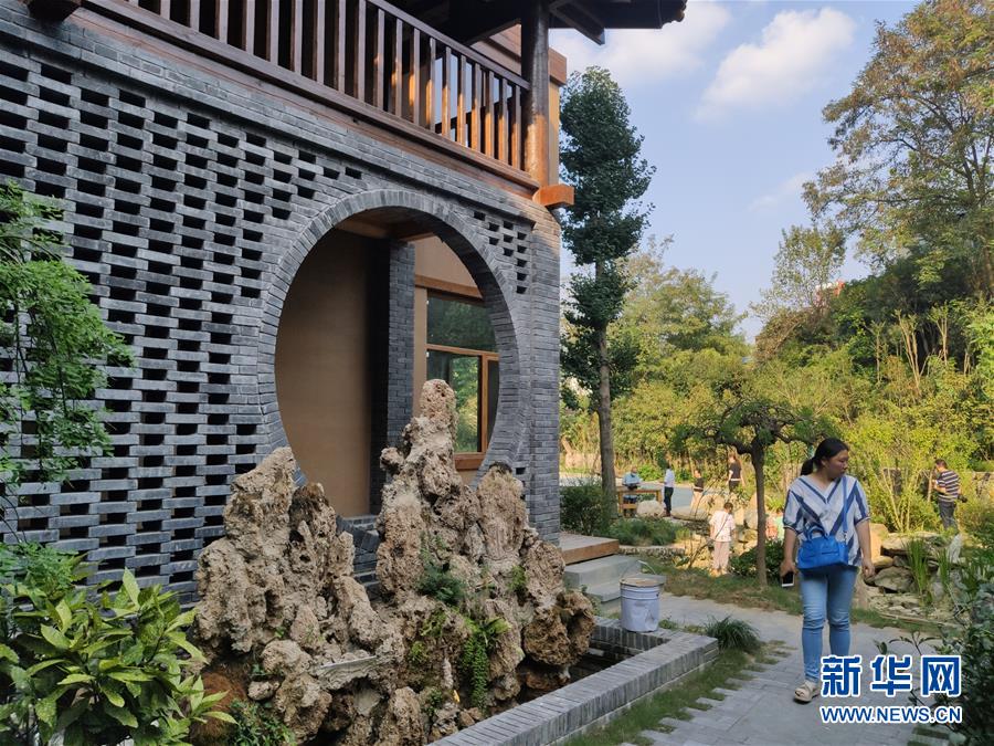 （走向我們的小康生活·圖文互動）（1）游客來了，小康近了——生態(tài)旅游引領湖北山區(qū)蝶變二三事