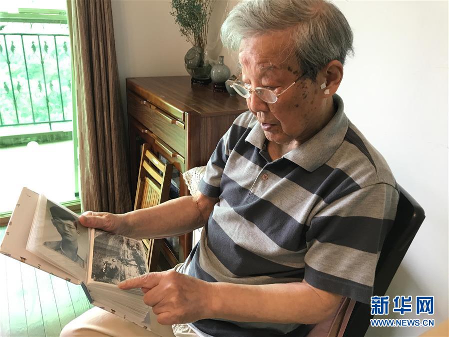 （紀念抗美援朝70周年·圖文互動）戰(zhàn)地金達萊，花兒為誰開？——記志愿軍老戰(zhàn)士文工隊員任紅舉