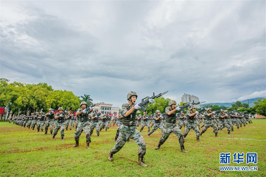 （在習(xí)近平強(qiáng)軍思想指引下·我們在戰(zhàn)位報(bào)告·圖文互動）（2）千里移防，鐵心跟黨走——南部戰(zhàn)區(qū)陸軍第75集團(tuán)軍某紅軍旅政治建軍、練兵備戰(zhàn)記事