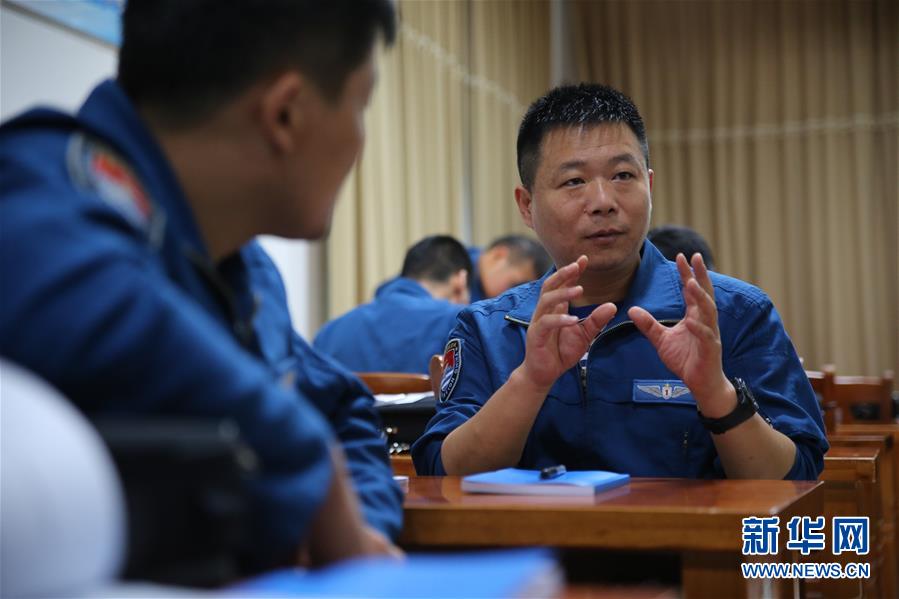 （在習(xí)近平強軍思想指引下·我們在戰(zhàn)位報告·圖文互動）（4）偵天探海 狩獵?？?mdash;—南部戰(zhàn)區(qū)海軍航空兵某師加速轉(zhuǎn)型提升新質(zhì)戰(zhàn)斗力記事