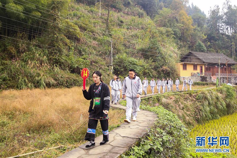 （在習(xí)近平新時(shí)代中國特色社會(huì)主義思想指引下——新時(shí)代新作為新篇章·習(xí)近平總書記關(guān)切事·圖文互動(dòng)）（3）精準(zhǔn)扶貧7年，十八洞村“長”出10余種新職業(yè)