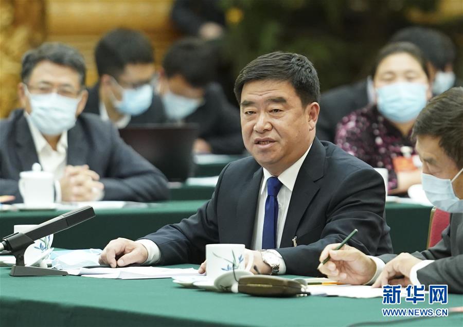 （新華全媒頭條·圖文互動）（6）從人民中汲取磅礴力量——習(xí)近平總書記同出席2020年全國兩會人大代表、政協(xié)委員共商國是紀實