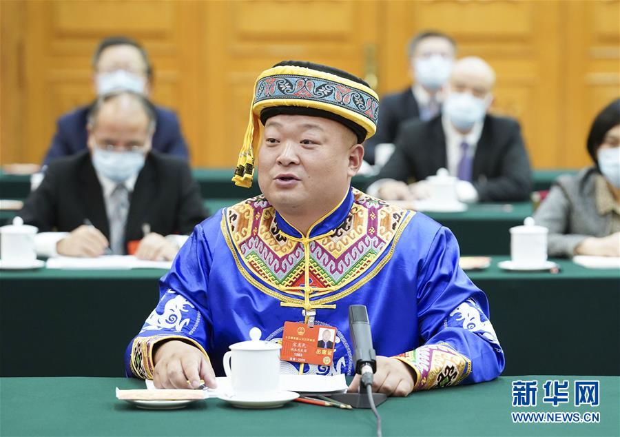 （新華全媒頭條·圖文互動）（8）從人民中汲取磅礴力量——習(xí)近平總書記同出席2020年全國兩會人大代表、政協(xié)委員共商國是紀實