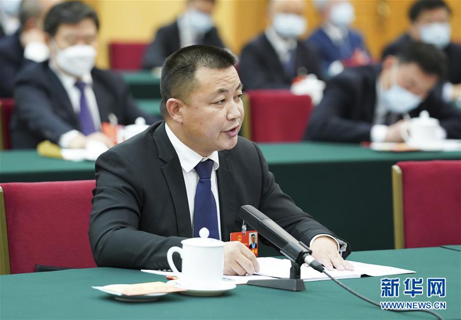 （新華全媒頭條·圖文互動）（11）從人民中汲取磅礴力量——習(xí)近平總書記同出席2020年全國兩會人大代表、政協(xié)委員共商國是紀實