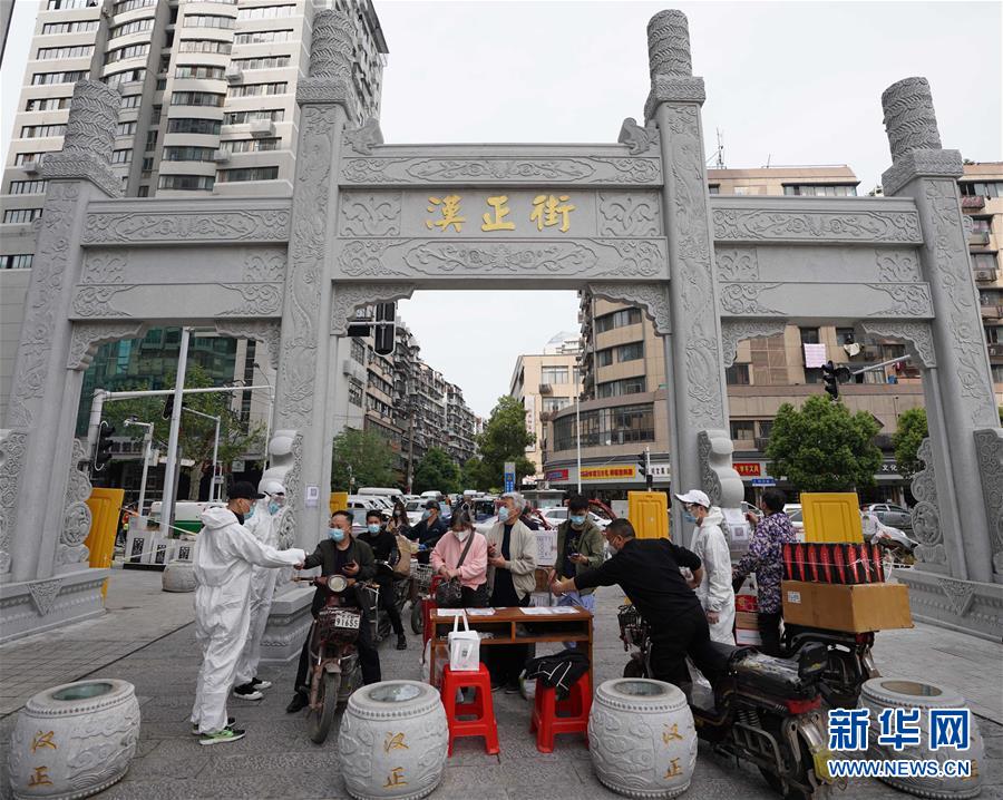 （新華全媒頭條·圖文互動）（14）從人民中汲取磅礴力量——習(xí)近平總書記同出席2020年全國兩會人大代表、政協(xié)委員共商國是紀實