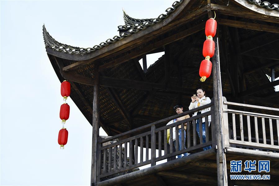 （新華全媒頭條·圖文互動）（20）從人民中汲取磅礴力量——習(xí)近平總書記同出席2020年全國兩會人大代表、政協(xié)委員共商國是紀實