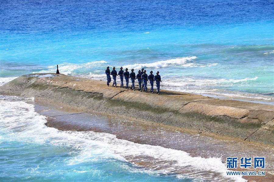 （新華全媒頭條·圖文互動）（10）沿著中國特色強軍之路闊步前進——黨中央、中央軍委領(lǐng)導推進國防和軍隊建設(shè)70年紀實