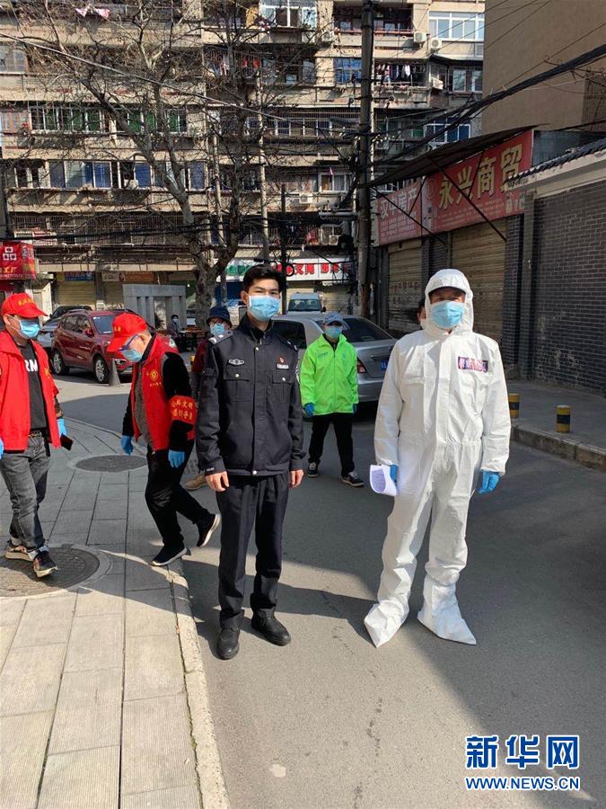 （習近平致敬的戰(zhàn)“疫”英雄·公安干警篇·圖文互動）（6）他們，抗疫一線鑄警魂