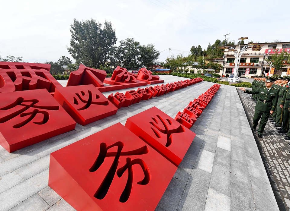 全面從嚴治黨，以更高能力和水平引領新時代