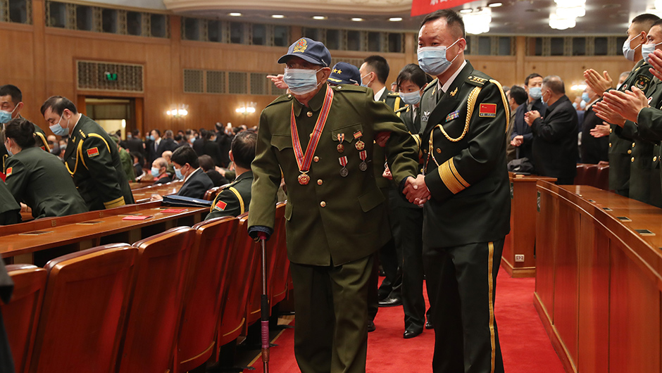志愿軍老戰(zhàn)士、老同志入場(chǎng)