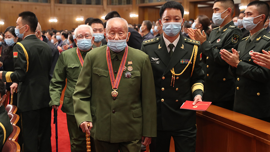 志愿軍老戰(zhàn)士、老同志入場(chǎng)