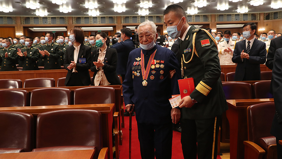 志愿軍老戰(zhàn)士、老同志入場(chǎng)