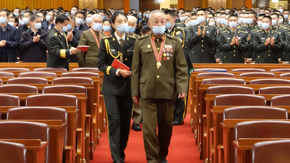 大會(huì)前，志愿軍老同志入場(chǎng)