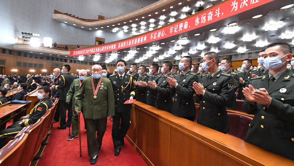 大會(huì)前，志愿軍老同志入場(chǎng)