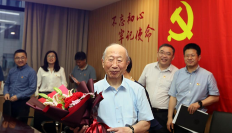 新黨員陳振新：“雖已耄耋，紅心向黨！”