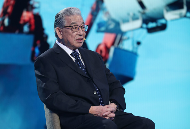 中華民族實(shí)現(xiàn)了可上九天攬?jiān)?，可下五洋捉鱉的宏偉夙愿