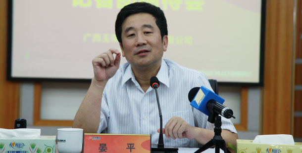 玉柴集團公司董事局主席晏平——大家可能不一定認識我，但是大家一定坐過裝配玉柴發(fā)動機的客車、公交車，因為玉柴發(fā)動機裝配在全國超過60%的客車、公交車上。玉柴發(fā)動機能夠陪伴大家上班、回家、逛街，我很自豪。我們將繼續(xù)制造更多更好的綠色產(chǎn)品，造福社會和百姓。