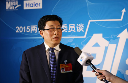 “面對這種新型的、農(nóng)業(yè)轉(zhuǎn)型的項目，政府各級部門也都在研究怎么落實，還有很多細(xì)節(jié)上的問題。”