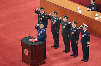中央軍委副主席、委員進行憲法宣誓