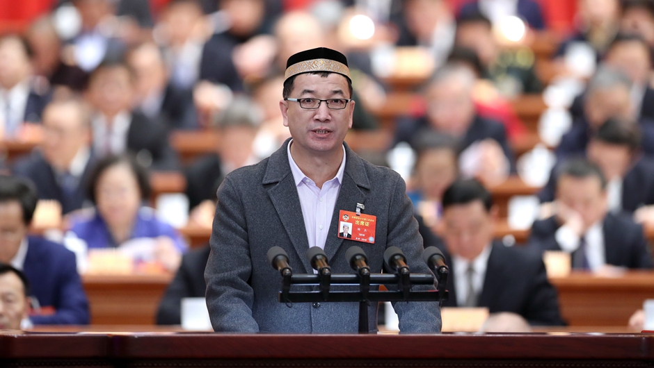 新疆維吾爾自治區(qū)呼圖壁縣政協副主席、伊斯蘭教協會會長，呼圖壁縣城鎮(zhèn)陜西寺阿訇 楊杰