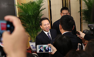 環(huán)境保護(hù)部黨組書記、部長李干杰接受記者采訪