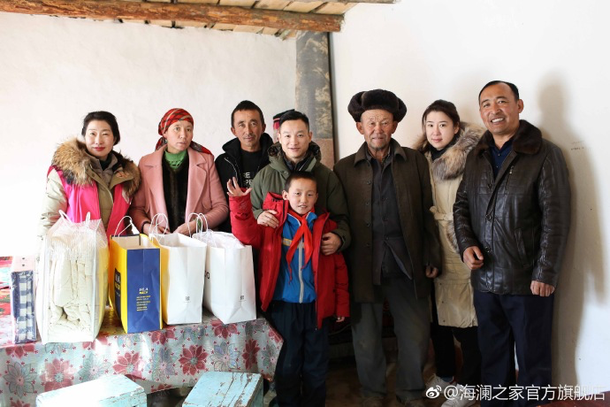奧運(yùn)冠軍體操名將楊威把溫暖帶到北疆小朋友們的家中，把體育精神與奮斗的信念，傳遞到所有北疆孩子們的心中。