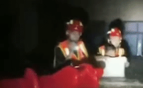 整理箱變小船 小朋友，消防員叔叔來了！