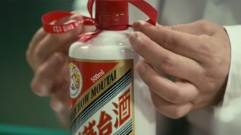 “抱團(tuán)松動”！機(jī)構(gòu)慌了？有人急忙賣茅臺，有人連夜看周期