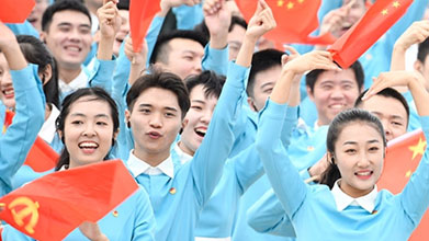 今天，這些歌在天安門廣場(chǎng)唱響