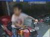 司機(jī)太?。?歲幼童駕"車"上路找媽媽
