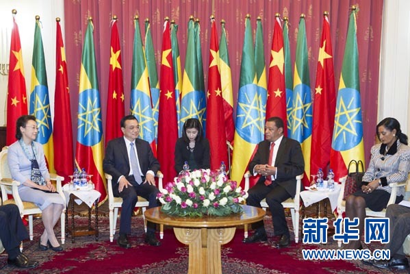 李克強總理夫人程虹、穆拉圖總統(tǒng)夫人梅阿扎參加會見。新華社記者王曄攝