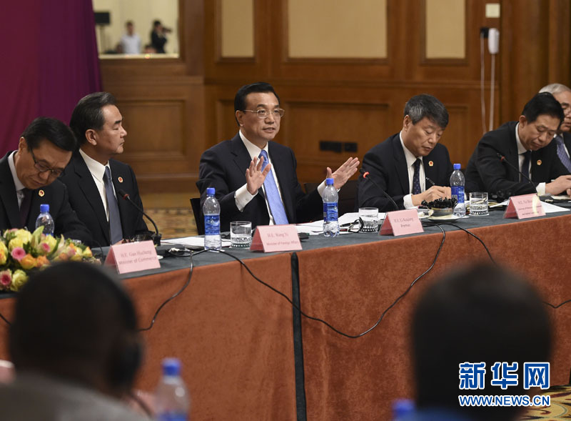  5月6日，中國(guó)國(guó)務(wù)院總理李克強(qiáng)在埃塞俄比亞首都亞的斯亞貝巴出席中非經(jīng)貿(mào)人文座談會(huì)。 新華社記者 李學(xué)仁 攝 