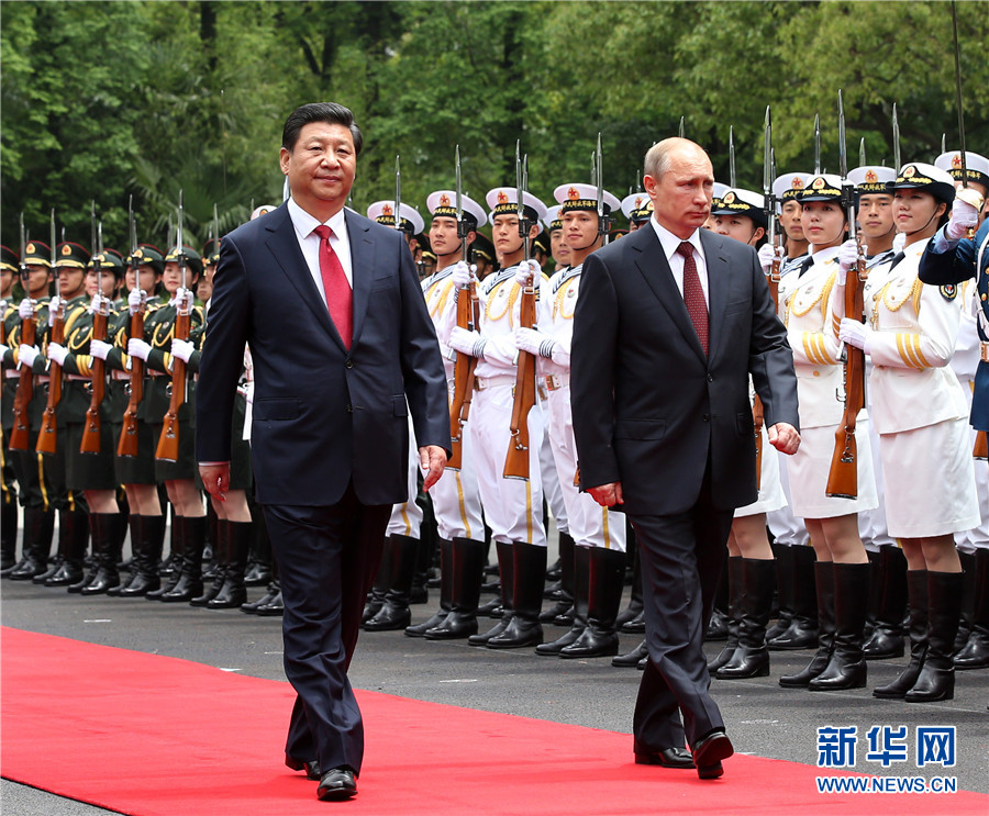 這是會談前，習(xí)近平在上海西郊會議中心廣場為普京舉行歡迎儀式。 新華社記者 龐興雷 攝 