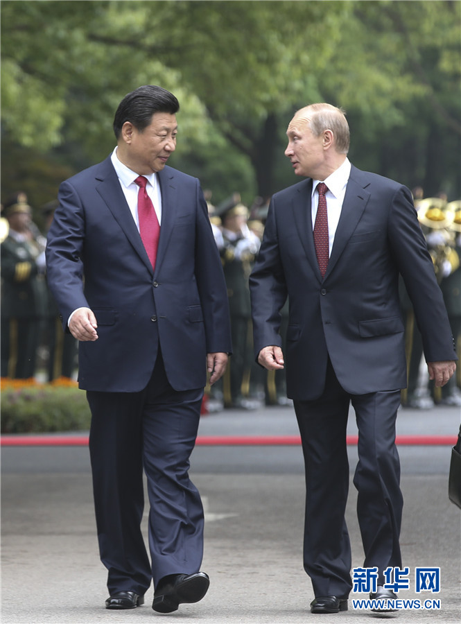 這是會談前，習(xí)近平在上海西郊會議中心廣場為普京舉行歡迎儀式。 新華社記者 蘭紅光 攝