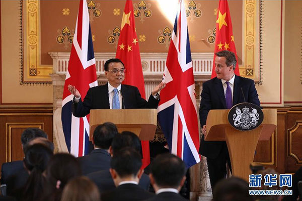     6月17日，國務(wù)院總理李克強同英國首相卡梅倫在倫敦舉行中英總理年度會晤后共同會見記者。 新華社記者 龐興雷 攝 