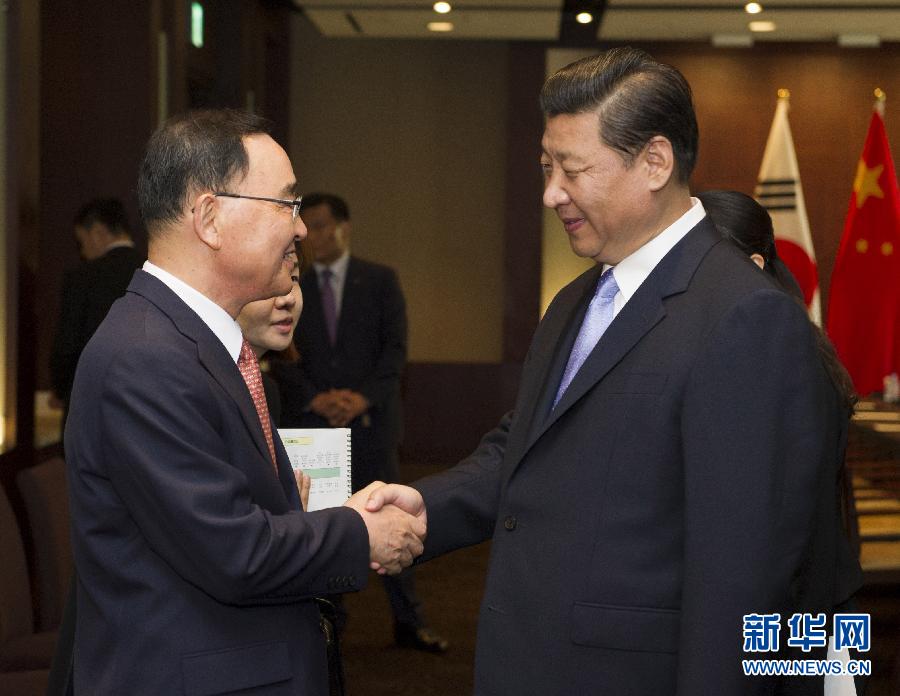 7月4日，國家主席習(xí)近平在首爾會(huì)見韓國總理鄭烘原。 新華社記者謝環(huán)馳攝  