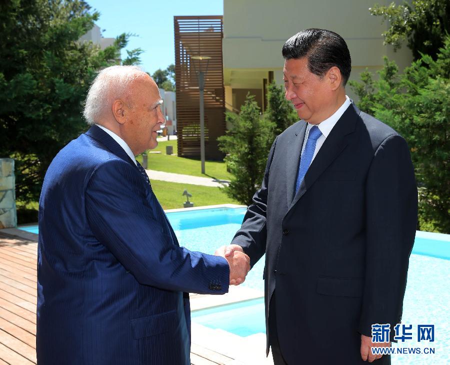 7月13日，中國國家主席習(xí)近平在希臘羅德島會見希臘總統(tǒng)帕普利亞斯。 新華社記者 蘭紅光 攝