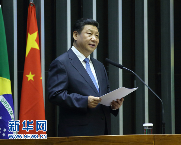 7月16日，國家主席習(xí)近平在巴西國會發(fā)表《弘揚(yáng)傳統(tǒng)友好共譜合作新篇》的演講。 新華社記者 蘭紅光 攝 