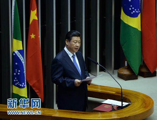 7月16日，國家主席習(xí)近平在巴西國會發(fā)表《弘揚(yáng)傳統(tǒng)友好共譜合作新篇》的演講。 新華社記者 劉建生 攝 