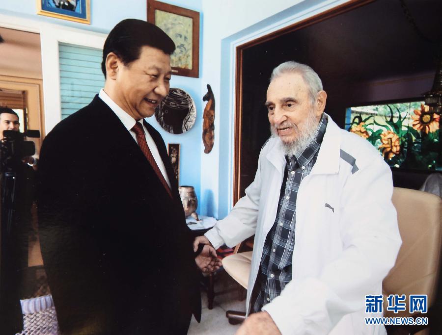 當(dāng)?shù)貢r(shí)間7月22日，國家主席習(xí)近平在哈瓦那親切探望古巴革命領(lǐng)袖菲德爾·卡斯特羅。 新華社發(fā)
