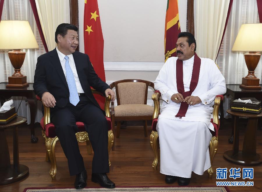 9月16日，國(guó)家主席習(xí)近平在科倫坡同斯里蘭卡總統(tǒng)拉賈帕克薩舉行會(huì)談。 新華社記者馬占成攝 